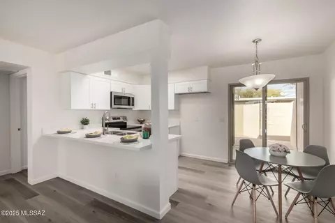 Dining - 2736 S Oakenshield Way, Tucson, AZ 85730 photo 2 of 3