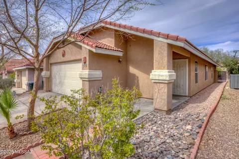 4686 W Knollside St, Tucson, AZ 85741