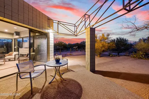 13211 N Kingair Dr, Oro Valley, AZ 85755