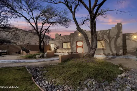 9630 W Minor Ct, Pima, AZ 85543