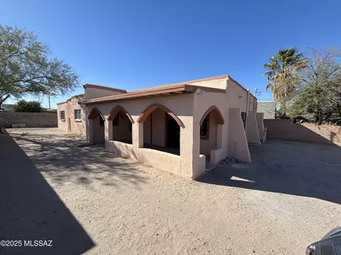 613 W 41st St, Tucson, AZ 85713