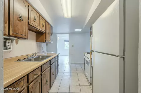 Kitchen - 4802 E 2nd St, Tucson, AZ 85711 photo 4 of 5