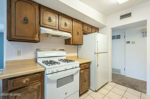 Kitchen - 4802 E 2nd St, Tucson, AZ 85711 photo 3 of 5