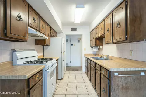 Kitchen - 4802 E 2nd St, Tucson, AZ 85711 photo 1 of 5