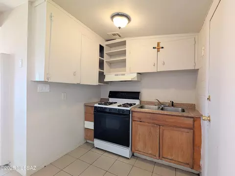 Kitchen - 219 E 35th St, Tucson, AZ 85713 photo 1 of 1