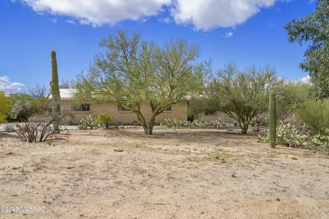 7957 N Village Ave, Tucson, AZ 85704
