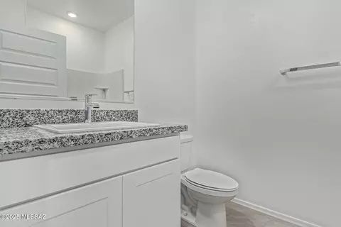 Bath - 9708 E Gray Hawk Dr, Tucson, AZ 85730 photo 3 of 4