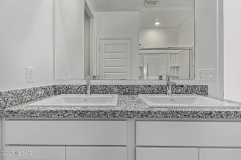Bath - 9708 E Gray Hawk Dr, Tucson, AZ 85730 photo 2 of 4