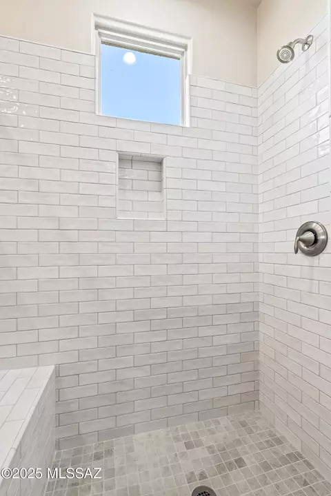 Bath - 13931 E Langtry Ln, Tucson, AZ 85747 photo 2 of 3