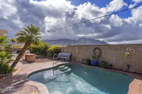 11219 N Platte Dr, Oro Valley, AZ 85737