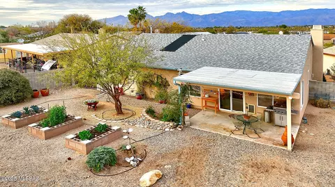 Exterior - 8884 E Apache Well Pl, Tucson, AZ 85730 photo 3 of 16