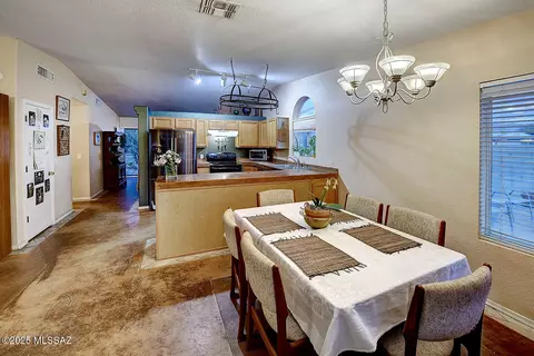 Dining - 8884 E Apache Well Pl, Tucson, AZ 85730 photo 1 of 2