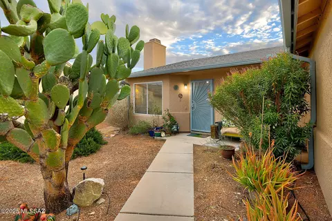 Exterior - 8884 E Apache Well Pl, Tucson, AZ 85730 photo 2 of 16