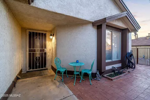 9986 E Stella Rd, Tucson, AZ 85730 photo 2