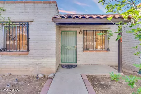 211 W Roger Rd #35, Tucson, AZ 85705