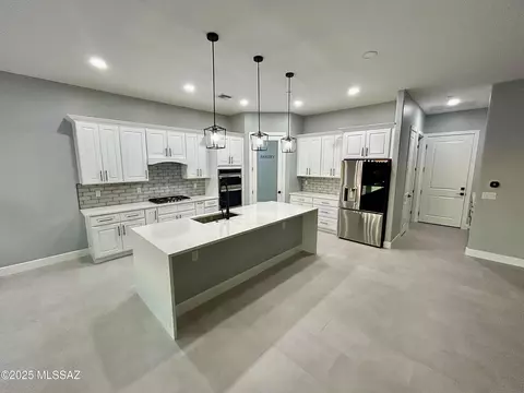 Kitchen - 13442 S High Haven Mesa, Vail, AZ 85641 photo 2 of 3