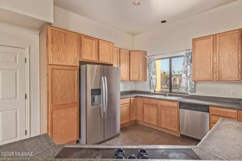 Kitchen - 4749 E 4th St, Tucson, AZ 85711 photo 5 of 5