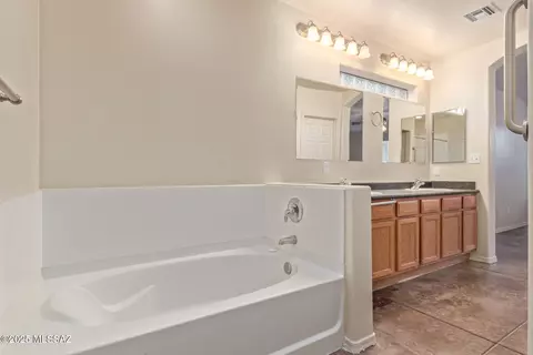 Bath - 4749 E 4th St, Tucson, AZ 85711 photo 3 of 5