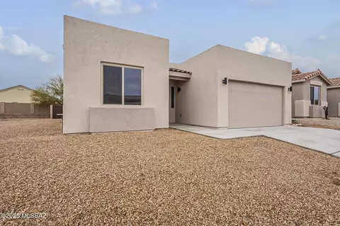 152 E Calle Del Capullo, Green Valley, AZ 85614