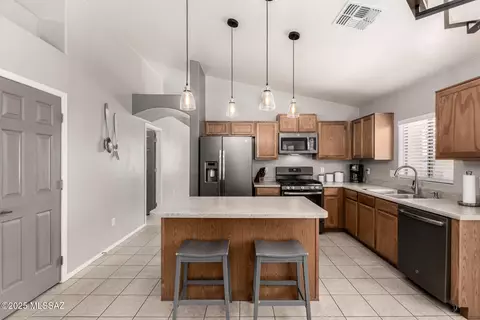 Kitchen - 12712 E Red Iron Trl, Vail, AZ 85641 photo 5 of 5