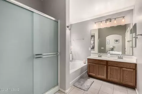 Bath - 12712 E Red Iron Trl, Vail, AZ 85641 photo 1 of 2