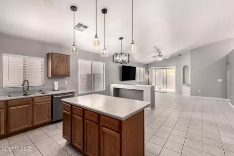 Kitchen - 12712 E Red Iron Trl, Vail, AZ 85641 photo 1 of 5