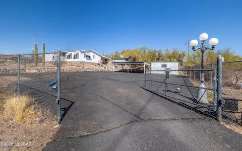 2300 W San Juan Trl, Tucson, AZ 85713