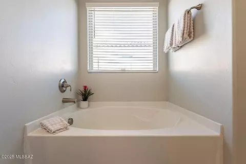 Bath - 505 W Grantham St, Vail, AZ 85641 photo 1 of 1
