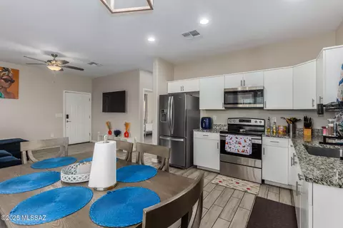 Kitchen - 1695 E Drexel Rd, Tucson, AZ 85706 photo 3 of 6