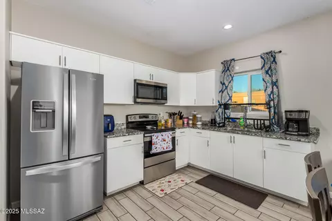 Kitchen - 1695 E Drexel Rd, Tucson, AZ 85706 photo 2 of 6