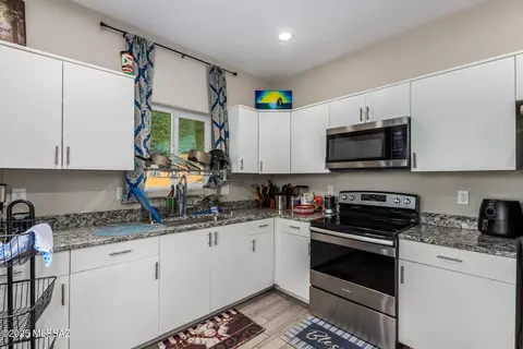 Kitchen - 1695 E Drexel Rd, Tucson, AZ 85706 photo 5 of 6