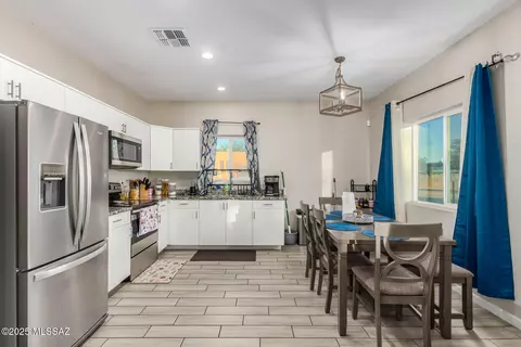 Kitchen - 1695 E Drexel Rd, Tucson, AZ 85706 photo 1 of 6