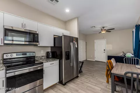 Kitchen - 1695 E Drexel Rd, Tucson, AZ 85706 photo 6 of 6