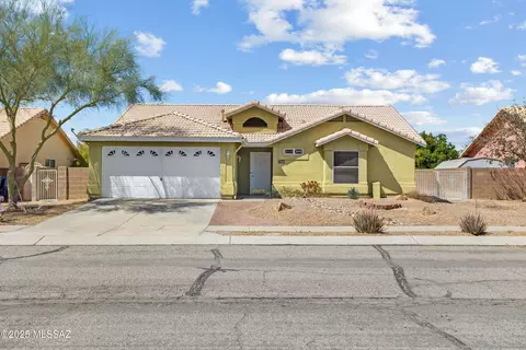 7948 S Blue Creek Ave, Tucson, AZ 85747