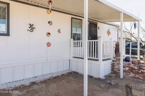 9125 S Woodwalker Ln, Tucson, AZ 85736