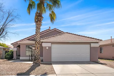 6975 W Harcuvar Dr, Tucson, AZ 85743
