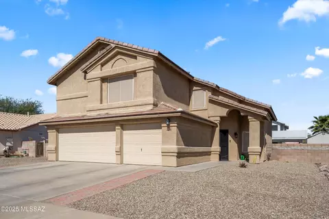 8879 N Safflower Ln, Tucson, AZ 85743