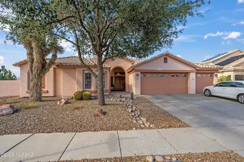 6755 W Redcliff Way, Tucson, AZ 85743