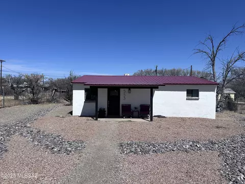 553 E 6th St, Benson, AZ 85602