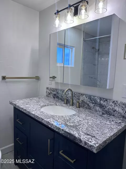 Bath - 553 E 6th St, Benson, AZ 85602 photo 3 of 5