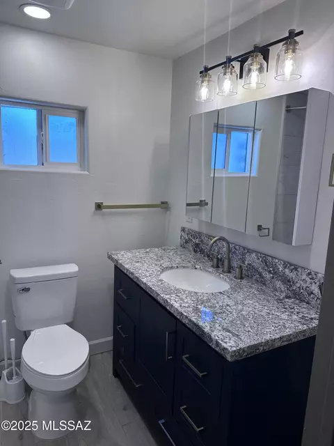 Bath - 553 E 6th St, Benson, AZ 85602 photo 1 of 5