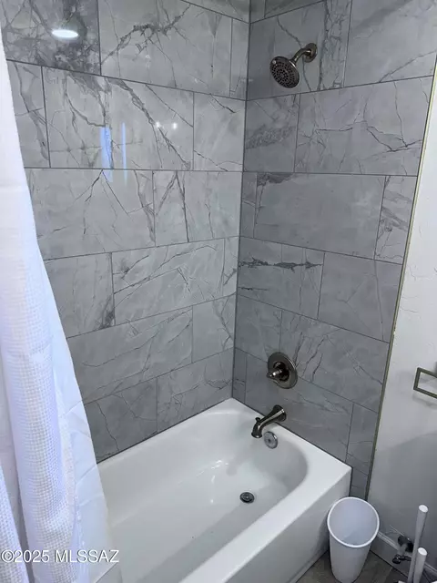 Bath - 553 E 6th St, Benson, AZ 85602 photo 2 of 5