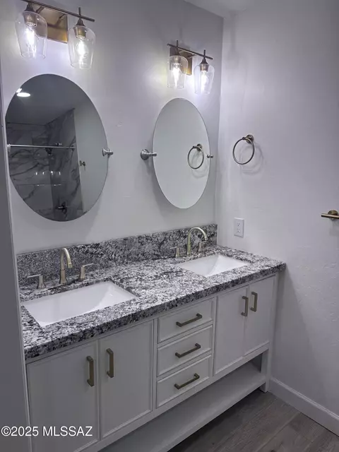 Bath - 553 E 6th St, Benson, AZ 85602 photo 4 of 5