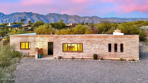 4040 N Camino Cardenal, Tucson, AZ 85718