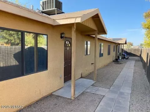 702 W Simmons Rd, Tucson, AZ 85705