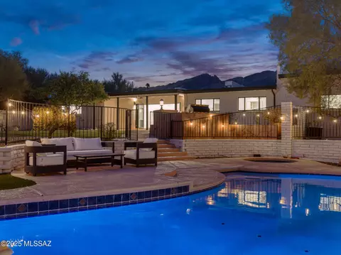 5555 N Suncrest Pl, Tucson, AZ 85718