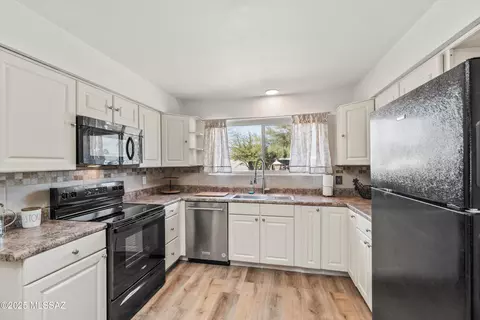 Kitchen - 7812 E Pima St, Tucson, AZ 85715 photo 2 of 5