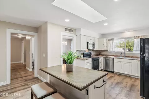 Kitchen - 7812 E Pima St, Tucson, AZ 85715 photo 4 of 5