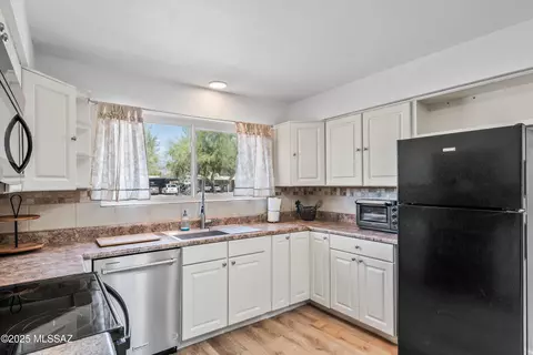 Kitchen - 7812 E Pima St, Tucson, AZ 85715 photo 3 of 5