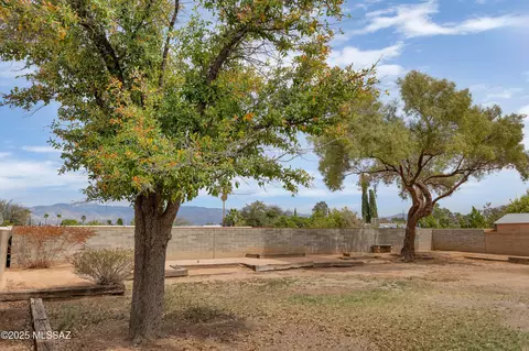 Exterior - 7731 E David Dr, Tucson, AZ 85730 photo 3 of 5